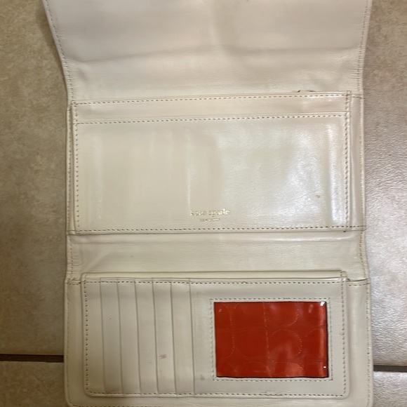 Kate Spade ♠️ wallet. - Picture 7 of 10